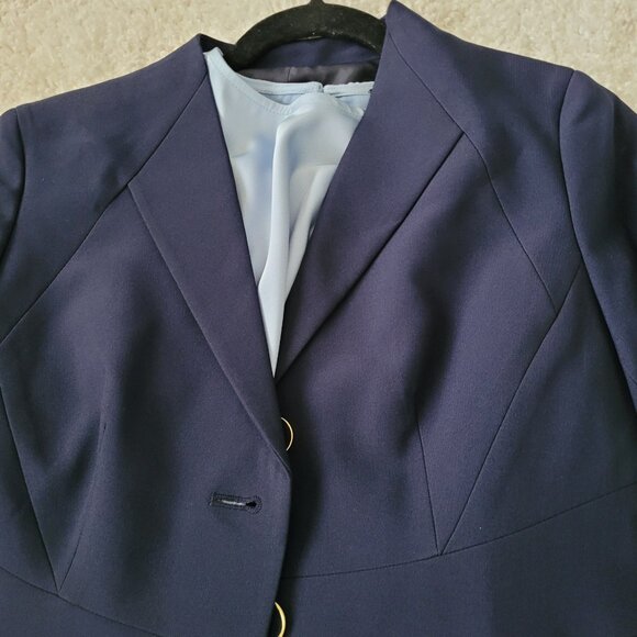 Navy Blue Le Suit skirt suit size 4P. - Picture 10 of 11